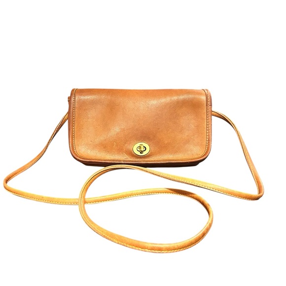 COACH DINKY 70’s Vintage Bag Crossbody Clutch British Tan Brown Leather Brass - Picture 1 of 13
